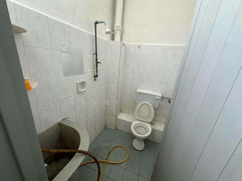 Taman Iping, Lebuh Batu Maung untuk Untuk Disewa - RM 1,700 /bulan, Mac 2026 - Bathroom - PropertyGuru.com.my