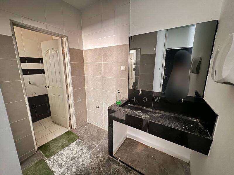 Shop / Office for Rent in Bandar Indahpura (Kulai) - Aaron How - Bathroom - PropertyGuru.com.my