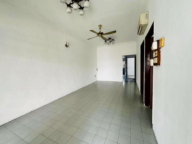 1-storey Terraced House for Sale in Johor Bahru (Johor) - Marcus Thye - Living Room - PropertyGuru.com.my