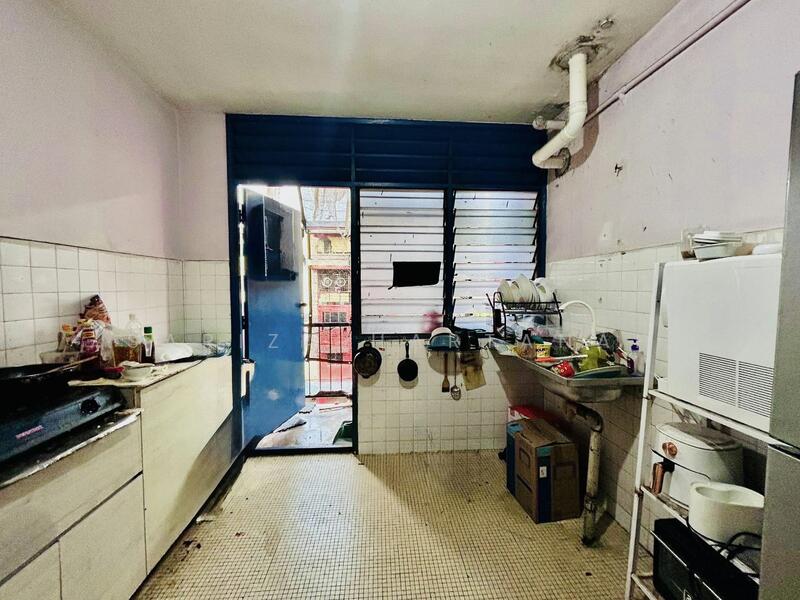 Flat Pkns Shah Alam Seksyen 18 untuk Untuk Dijual - RM 195,000, Feb 2026 - Kitchen - PropertyGuru.com.my