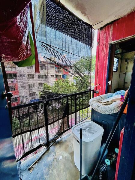 Flat Pkns Shah Alam Seksyen 18 untuk Untuk Dijual - RM 195,000, Feb 2026 - Balcony - PropertyGuru.com.my