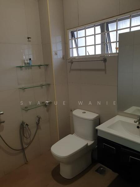 3-storey Terraced House for Sale in Seri Kembangan (Selangor) - Syazue Wanie - Bathroom - PropertyGuru.com.my