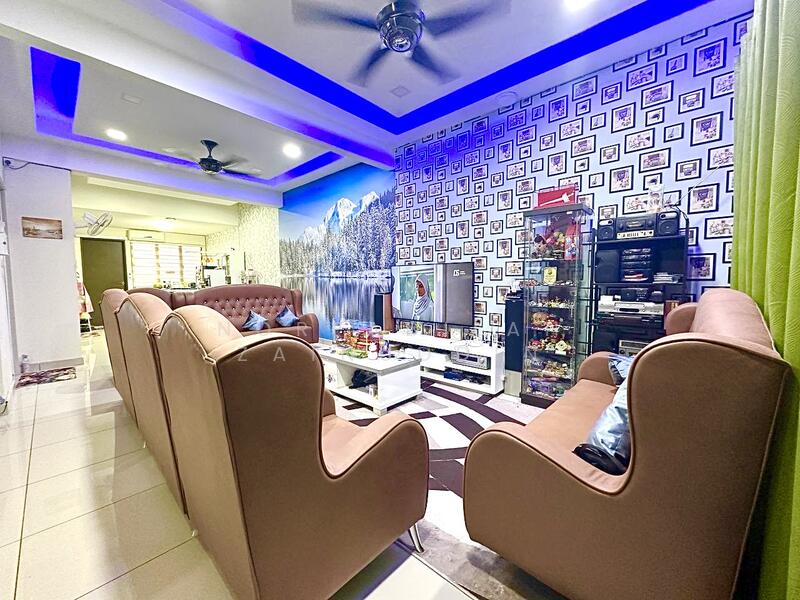 3-storey Terraced House for Sale in Rawang (Selangor) - NORFADILAH ZAINUDDIN - Living Room - PropertyGuru.com.my