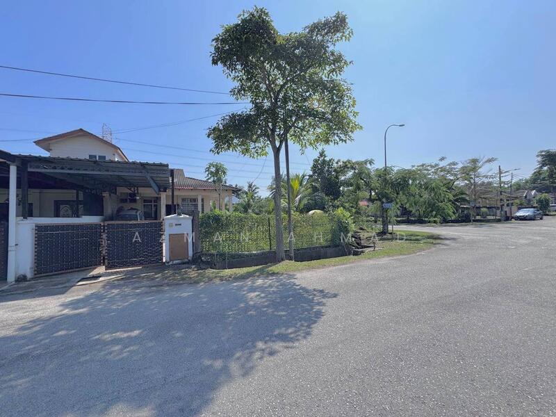 Semi-Detached House for Sale in Dengkil (Selangor) - Azman Ahmad - Exterior - PropertyGuru.com.my