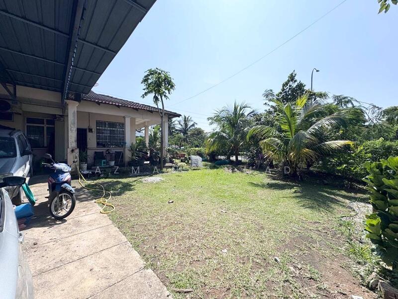 Semi-Detached House for Sale in Dengkil (Selangor) - Azman Ahmad - Exterior - PropertyGuru.com.my