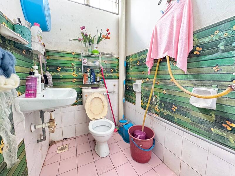 Semi-Detached House for Sale in Dengkil (Selangor) - Azman Ahmad - Bathroom - PropertyGuru.com.my