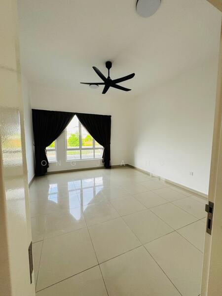 Izara @ Bayu Sutera untuk Untuk Disewa - RM 1,600 /bulan, Feb 2026 - Living Room - PropertyGuru.com.my