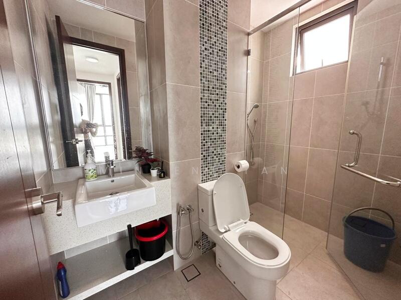 Condominium for Rent at Queens Residences Q2 @ Queens Waterfront - Vincent Tan - Bathroom - PropertyGuru.com.my