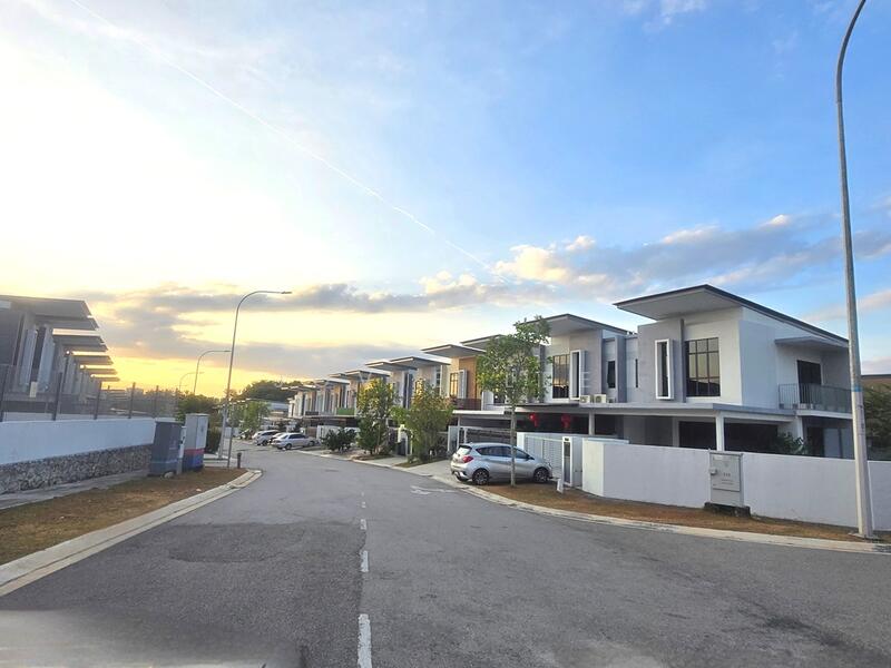KAJANG EAST - PRECINCT 1 (FASA 3B) untuk Untuk Dijual - RM 680,000, Feb 2026 - Exterior - PropertyGuru.com.my