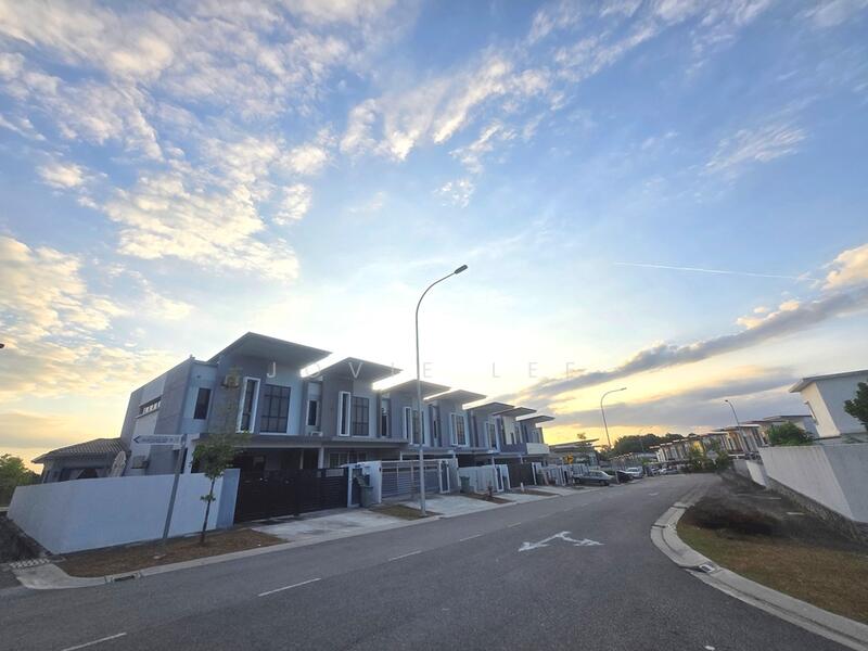 KAJANG EAST - PRECINCT 1 (FASA 3B) untuk Untuk Dijual - RM 680,000, Feb 2026 - Exterior - PropertyGuru.com.my