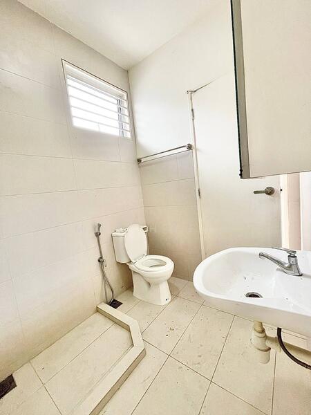 2-storey Terraced House for Sale in Bandar Country Homes (Rawang) - Muz Hafiz - Bathroom - PropertyGuru.com.my