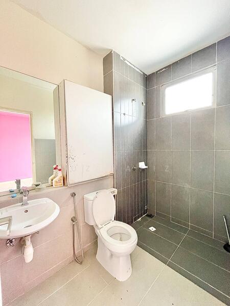 2-storey Terraced House for Sale in Bandar Country Homes (Rawang) - Muz Hafiz - Bathroom - PropertyGuru.com.my