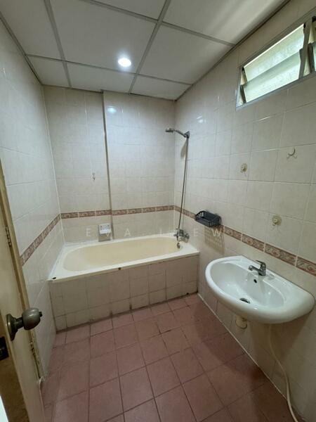 Condominium for Sale at Putra Place Condominium - Eva Liew - Bathroom - PropertyGuru.com.my