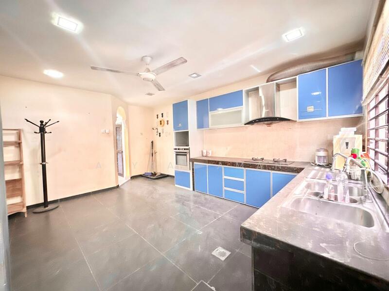 3-storey Terraced House for Sale in Shah Alam (Selangor) - Asyraf Aman - Kitchen - PropertyGuru.com.my
