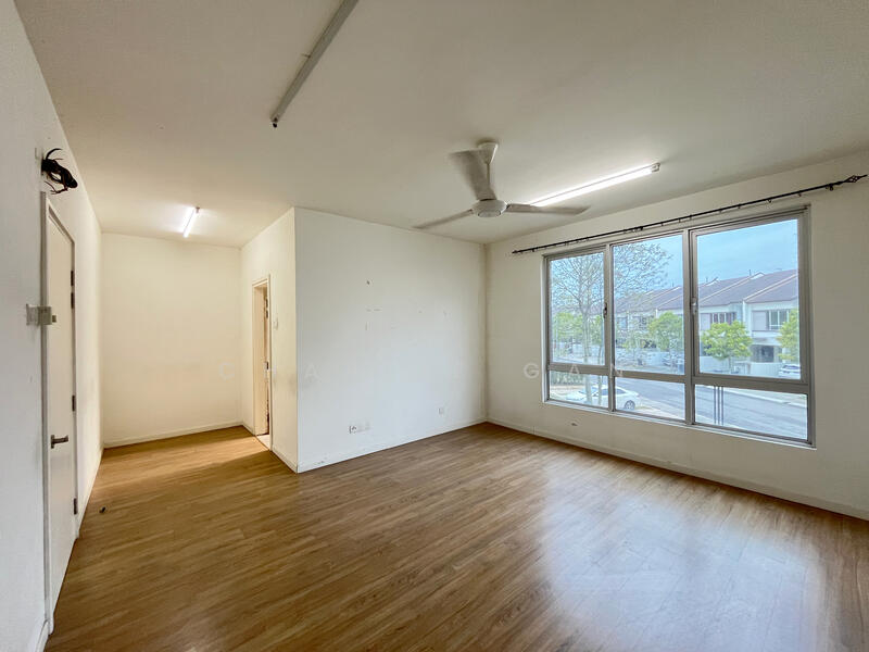 Terraced House for Sale in Bandar Saujana Putra (Tanjong Duabelas) - Charlie Gan - Living Room - PropertyGuru.com.my