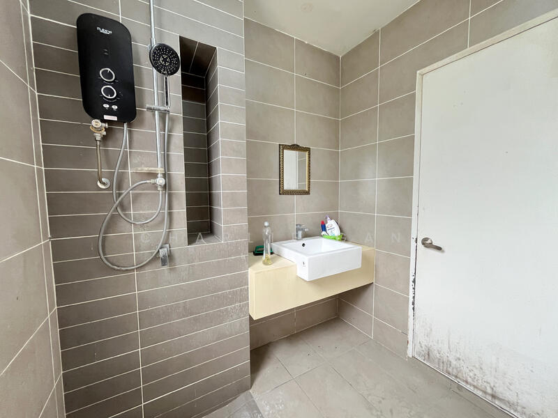 Terraced House for Sale in Bandar Saujana Putra (Tanjong Duabelas) - Charlie Gan - Bathroom - PropertyGuru.com.my