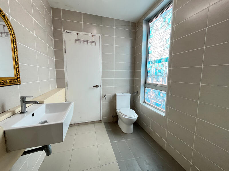 Terraced House for Sale in Bandar Saujana Putra (Tanjong Duabelas) - Charlie Gan - Bathroom - PropertyGuru.com.my
