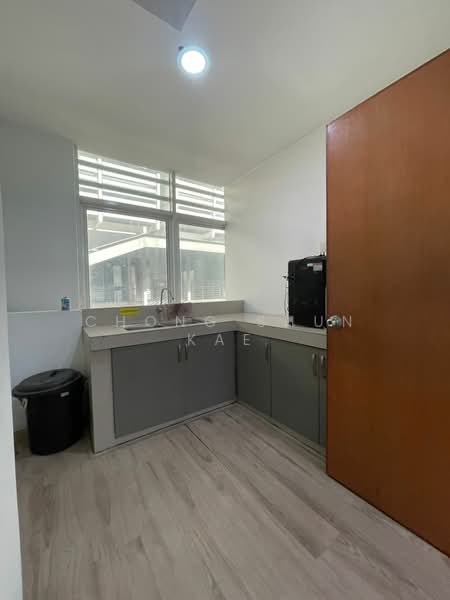 Office for Rent in Bandar Puteri Puchong (Puchong) - Chong Shun Kae - Kitchen - PropertyGuru.com.my
