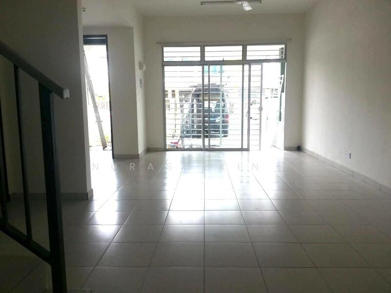 2-storey Terraced House for Sale in Taman Intan Baiduri (Sepang) - Nurashekin . - Living Room - PropertyGuru.com.my