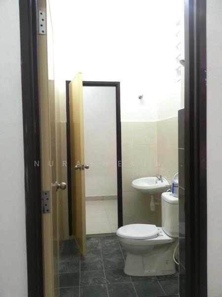 2-storey Terraced House for Sale in Taman Intan Baiduri (Sepang) - Nurashekin . - Bathroom - PropertyGuru.com.my
