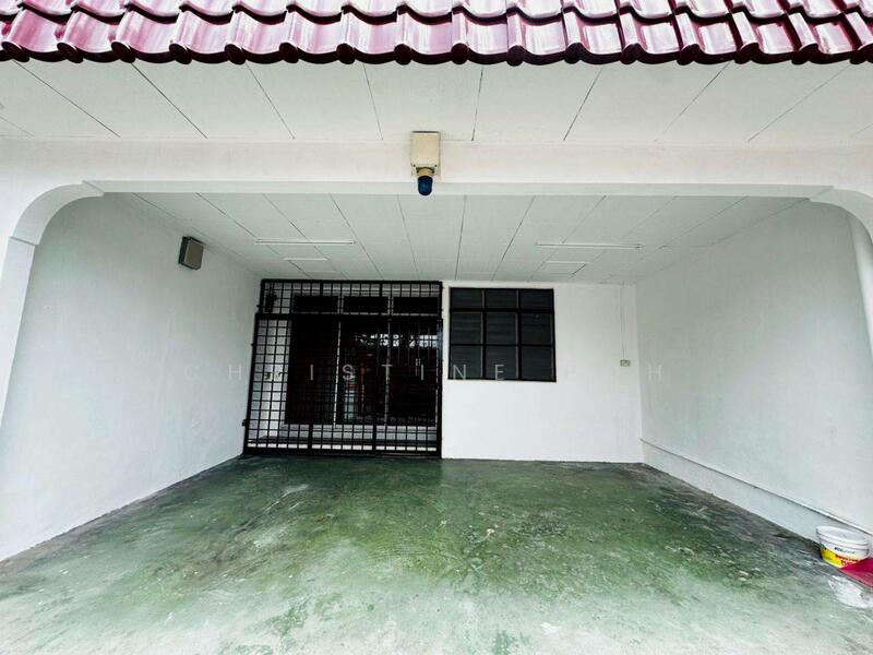 1-storey Terraced House for Sale in Taman Johor Jaya (Johor Bahru) - Christine Poh - Car Park - PropertyGuru.com.my