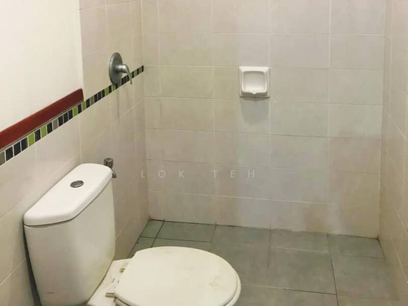 Townhouse for Sale in Bandar Bukit Puchong 2 (Puchong) - Lok Teh - Bathroom - PropertyGuru.com.my