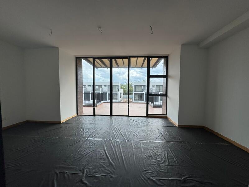 3-storey Terraced House for Sale in Johor Bahru (Johor) - Meng . - Balcony - PropertyGuru.com.my