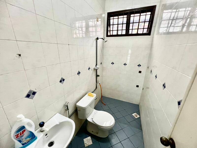 1-storey Terraced House for Sale in Taman Molek (Johor Bahru) - Vincy Sia - Bathroom - PropertyGuru.com.my