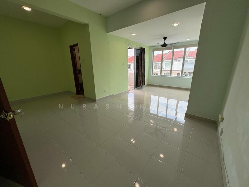 2-storey Terraced House for Sale in Taman Pelangi Semenyih 2 (Beranang) - Nurashekin . - Living Room - PropertyGuru.com.my