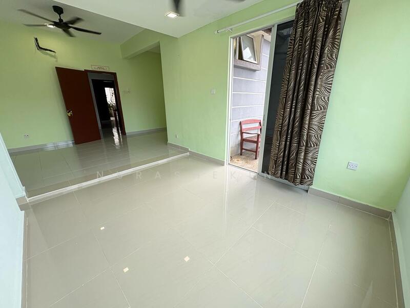 2-storey Terraced House for Sale in Taman Pelangi Semenyih 2 (Beranang) - Nurashekin . - Living Room - PropertyGuru.com.my