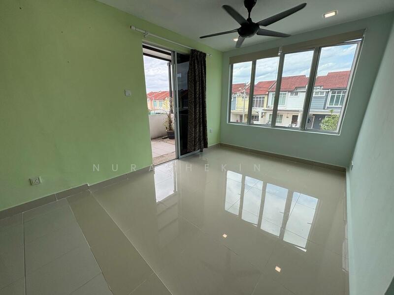 2-storey Terraced House for Sale in Taman Pelangi Semenyih 2 (Beranang) - Nurashekin . - Living Room - PropertyGuru.com.my