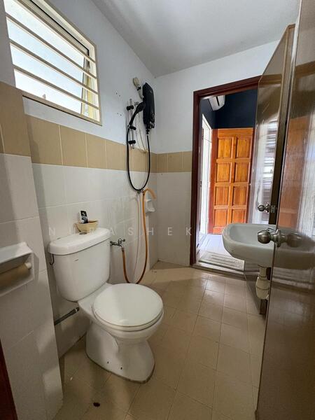2-storey Terraced House for Sale in Taman Pelangi Semenyih 2 (Beranang) - Nurashekin . - Bathroom - PropertyGuru.com.my
