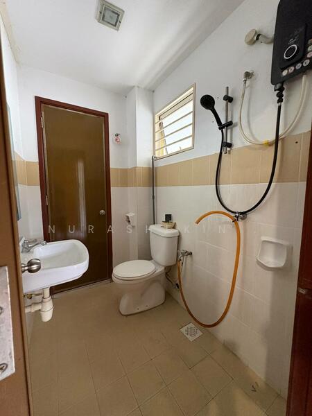 2-storey Terraced House for Sale in Taman Pelangi Semenyih 2 (Beranang) - Nurashekin . - Bathroom - PropertyGuru.com.my