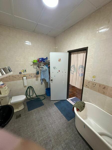 2-storey Terraced House for Sale in Taman Pelangi Indah (Ulu Tiram) - Iden Tan - Bathroom - PropertyGuru.com.my