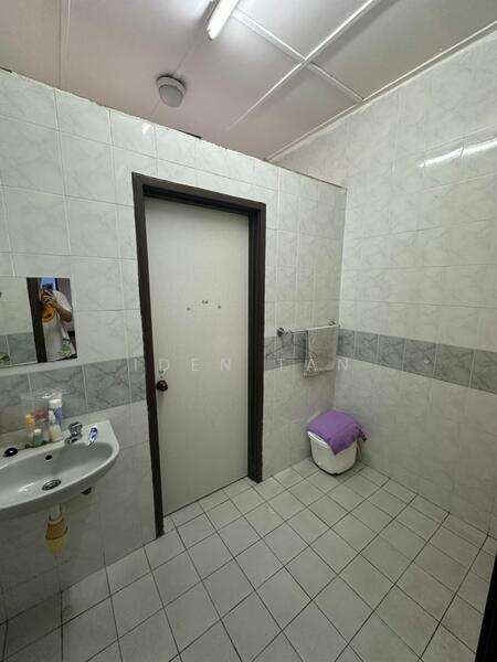 2-storey Terraced House for Sale in Taman Pelangi Indah (Ulu Tiram) - Iden Tan - Bathroom - PropertyGuru.com.my