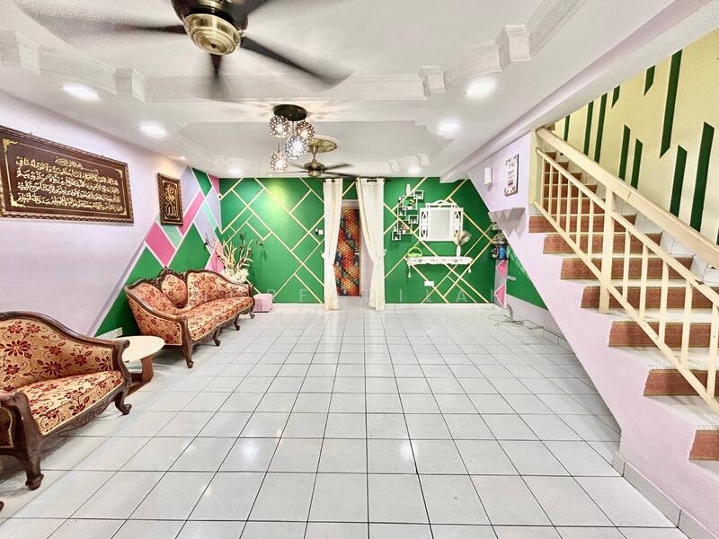 2-storey Terraced House for Sale in Puncak Alam (Selangor) - NORFADILAH ZAINUDDIN - Living Room - PropertyGuru.com.my