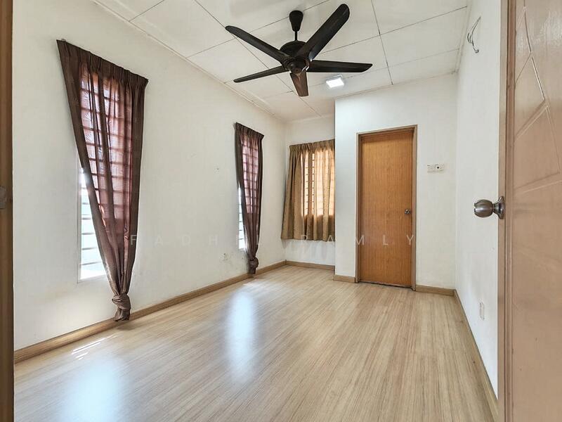 Terraced House for Sale in Sungai Buloh (Selangor) - Fadhil Ramly - Master Room - PropertyGuru.com.my