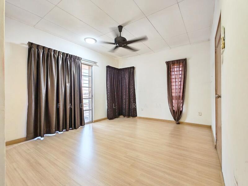 Terraced House for Sale in Sungai Buloh (Selangor) - Fadhil Ramly - Master Room - PropertyGuru.com.my