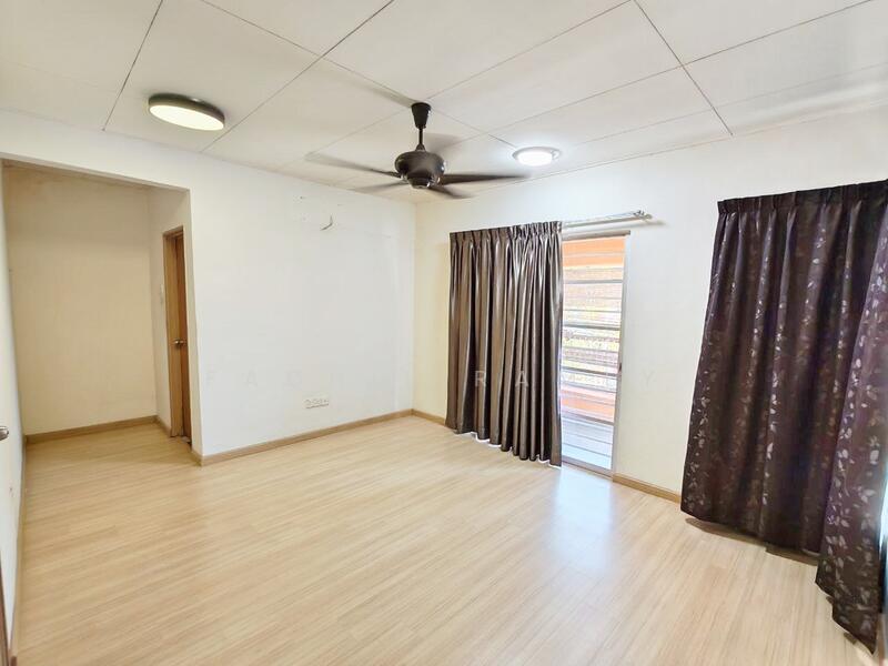 Terraced House for Sale in Sungai Buloh (Selangor) - Fadhil Ramly - Master Room - PropertyGuru.com.my