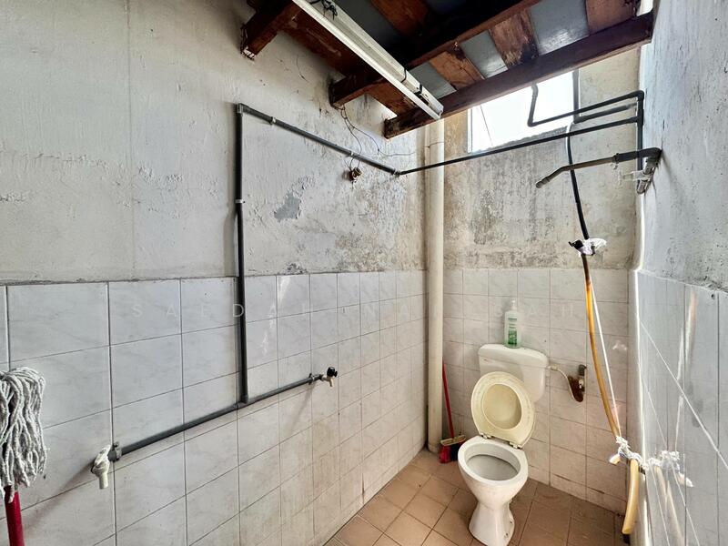 Shop / Office for Sale in Batu Pahat (Johor) - Saedah Napisah - Bathroom - PropertyGuru.com.my