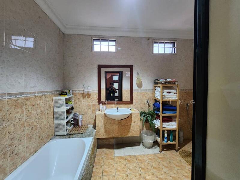 Semi-Detached House for Sale in Ukay Perdana (Ulu Kelang) - Nazerene Kurung - Bathroom - PropertyGuru.com.my