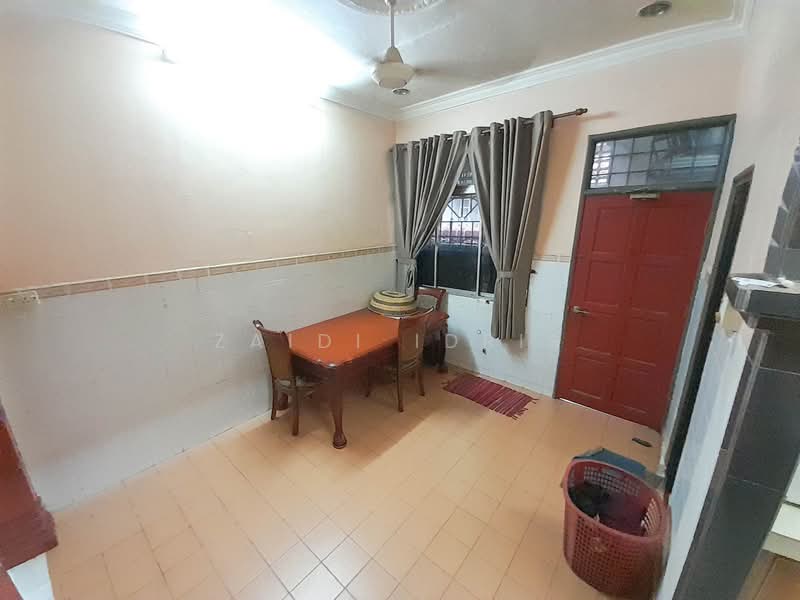 Semi-Detached House for Sale in Sepang (Selangor) - Zaidi Idris - Dining Room - PropertyGuru.com.my