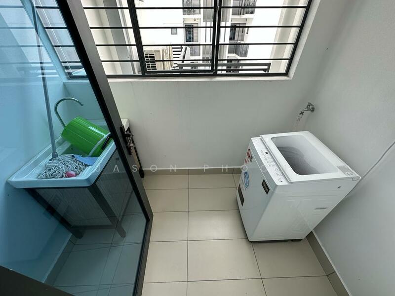 Queens Residences Q1 @ Queens Waterfront untuk Untuk Disewa - RM 3,000 /bulan, Feb 2026 - Balcony - PropertyGuru.com.my