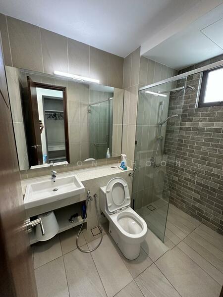 Queens Residences Q1 @ Queens Waterfront untuk Untuk Disewa - RM 3,000 /bulan, Feb 2026 - Bathroom - PropertyGuru.com.my