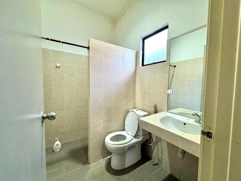 Bandar Nusaputra untuk Untuk Dijual - RM 980,000, Mac 2026 - Bathroom - PropertyGuru.com.my