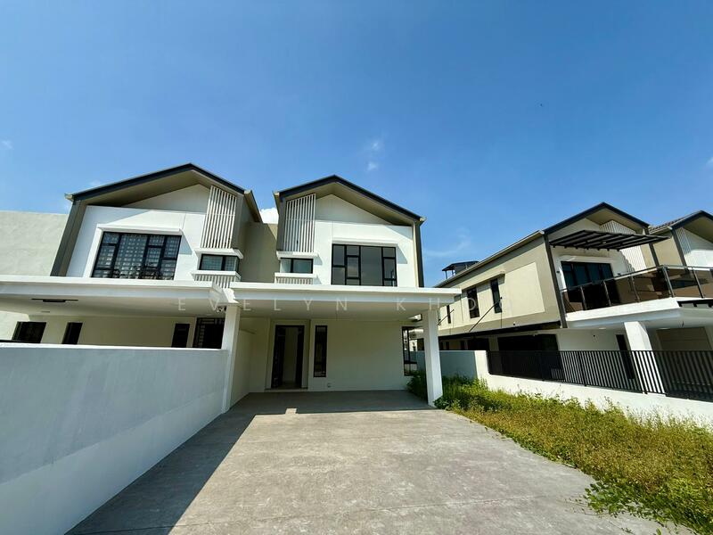 Semi-Detached House for Sale in Kota Emerald (Rawang) - Evelyn Khoo - Car Porch - PropertyGuru.com.my
