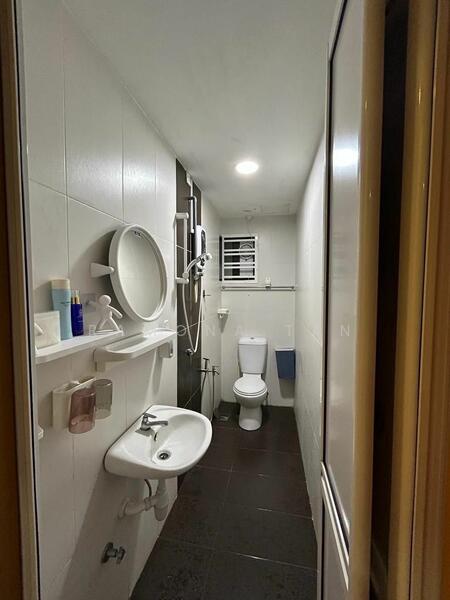 The Heights Residence untuk Untuk Disewa - RM 1,350 /bulan, Feb 2026 - Bathroom - PropertyGuru.com.my