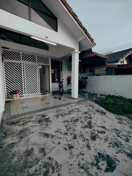 1-storey Terraced House for Sale in Taman Molek (Johor Bahru) - Jennie Chew - Exterior - PropertyGuru.com.my