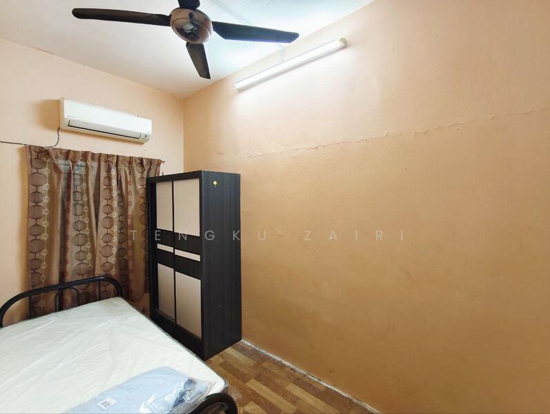 2-storey Terraced House for Sale in Taman Subang Impian (Shah Alam) - Tengku Zairi - Bedroom - PropertyGuru.com.my