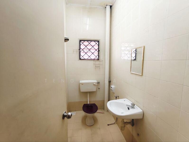 2-storey Terraced House for Sale in Taman Subang Impian (Shah Alam) - Tengku Zairi - Bathroom - PropertyGuru.com.my
